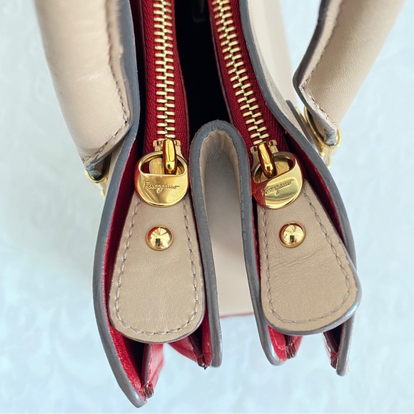 Salvatore Ferragamore beige organizer tote bag - Picture 12 of 16